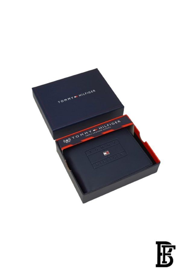 Tommy Hilfiger Wallet is a one to face solid style covered in light/BLUE-leather