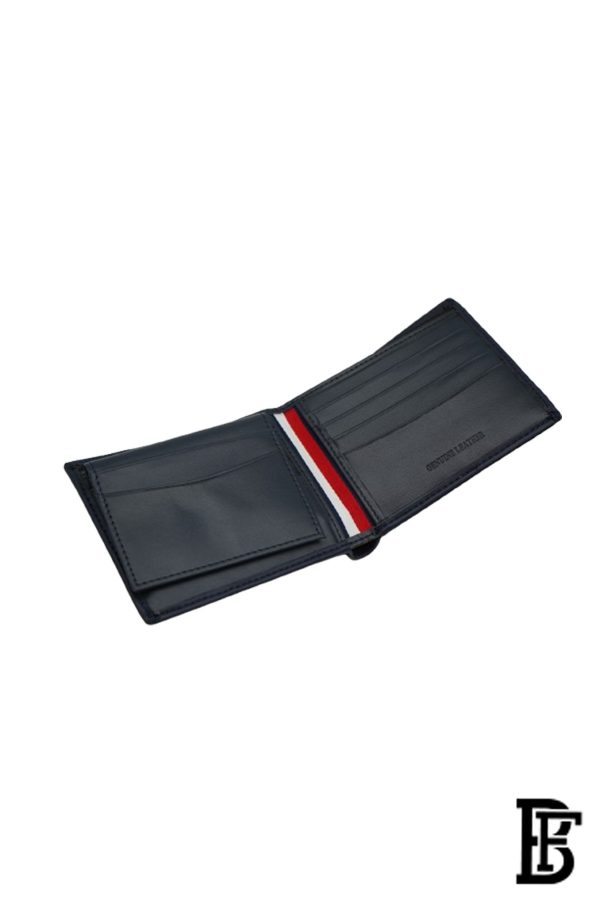 Tommy Hilfiger Wallet is a one to face solid style covered in light/BLUE-leather - Image 5