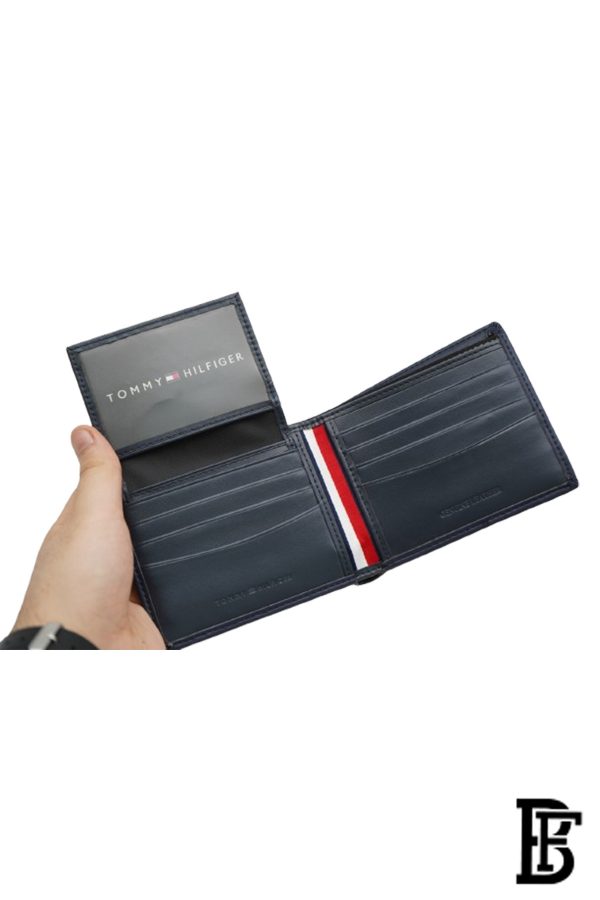 Tommy Hilfiger Wallet is a one to face solid style covered in light/BLUE-leather - Image 6