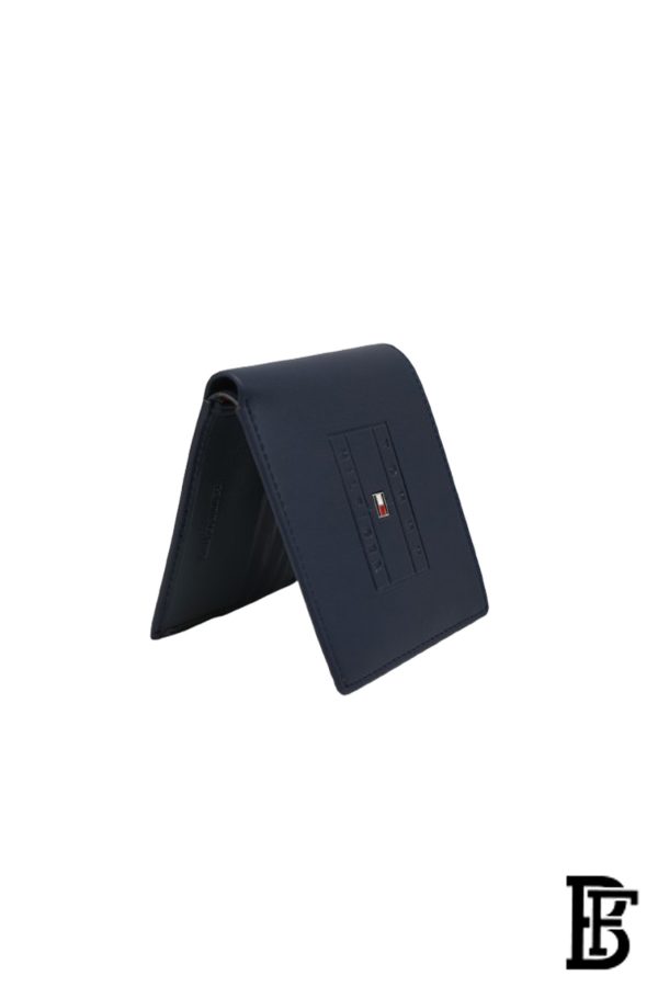 Tommy Hilfiger Wallet is a one to face solid style covered in light/BLUE-leather - Image 7