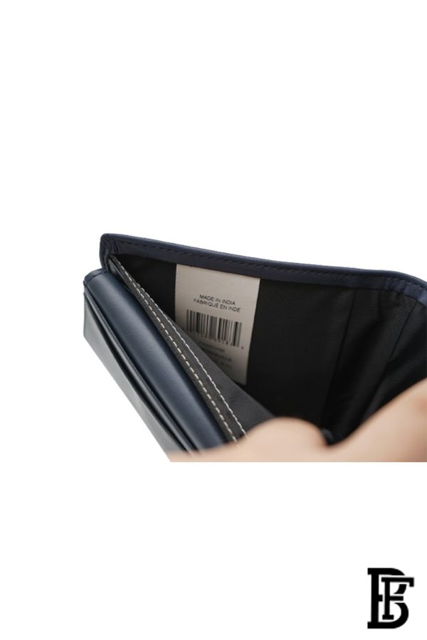 Tommy Hilfiger Wallet is a one to face solid style covered in light/BLUE-leather - Image 8