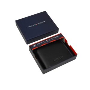 Tommy Hilfiger Wallet  is a one to face solid style covered in light/black leather
