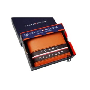 Tommy Hilfiger Wallet  is a one to face solid style covered in light/BROWN leather